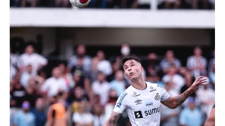 Ettore Chiereguini/AGIF / Zanocelo, Jair e +6; Especulações no mercado da bola do Vasco agitam os bastidores do Clube.