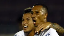 Lucas Braga comemora gol pelo Santos. Atacante não quer jogar no Inter.