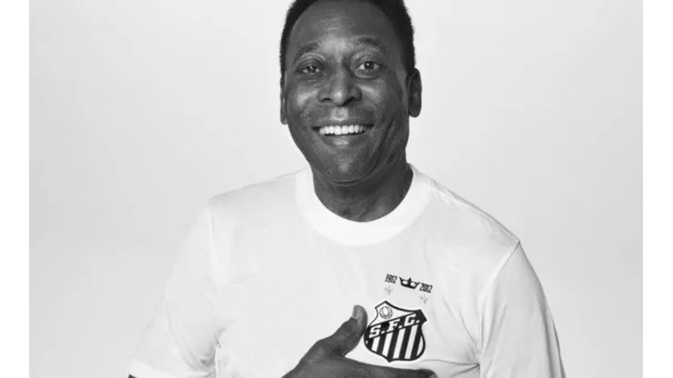 Crédito: Santos FC/ Santos irá homenagear Pelé em escudo no uniforme da Copinha 2023; Veja detalhes
