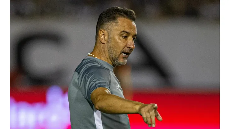 Foto: Marcos Zanutto/AGIF - Vítor Pereira será decisivo nessa investida do Flamengo.