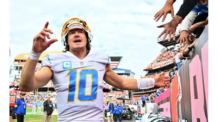 Justin Herbert irá estrear na pós-temporada