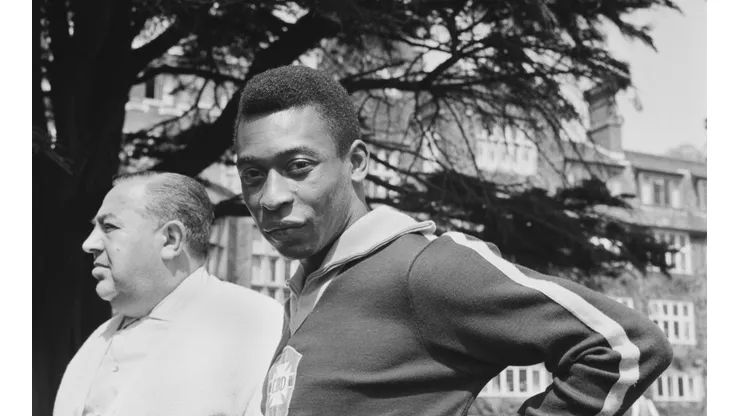 Foto: Evening Standard/Hulton Archive/Getty Images | Pelé e Vicente Feola