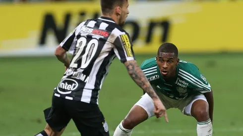 Foto: Cesar Greco - Matheus Sales marcando Lucas Lima pelo Palmeiras em final da Copa do Brasil 2015
