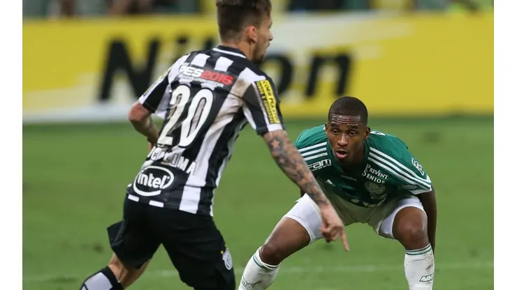 Foto: Cesar Greco - Matheus Sales marcando Lucas Lima pelo Palmeiras em final da Copa do Brasil 2015