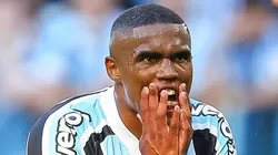 Bastidores quentes de Douglas Costa no Grêmio são revelados