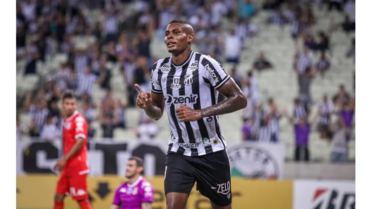 Lucas Emanuel/AGIF - Cléber vira assunto no Coritiba
