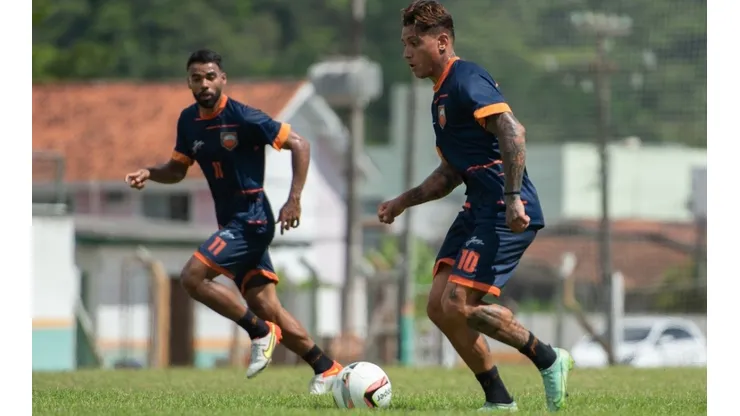Max Peixoto/Camboriú FC - Dudu Figueiredo volta ao Brasil