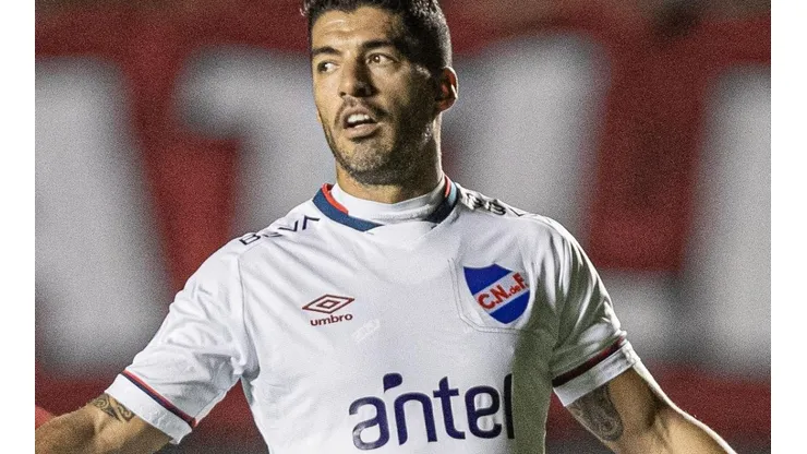 Agif/Heber Gomes - Suárez dá susto na torcida do Grêmio