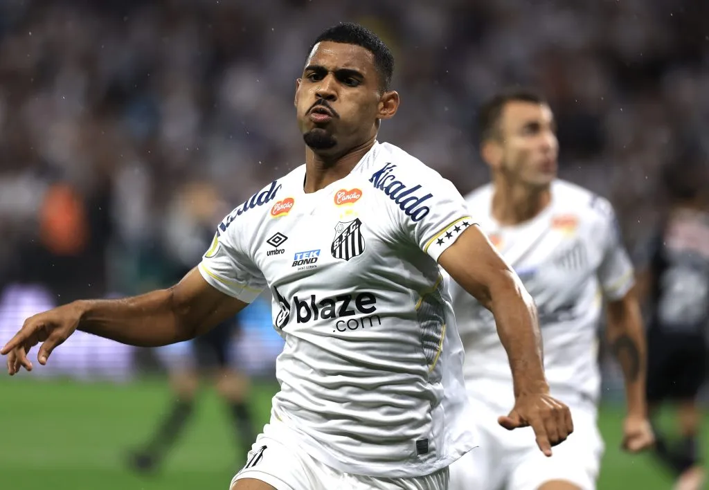 Joaquim será negociado pelo Santos - Foto: AGIF