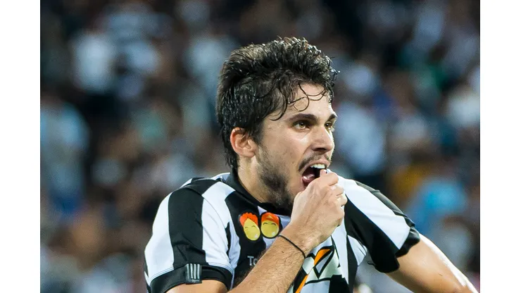 Zagueiro tem proposta do Athletico.