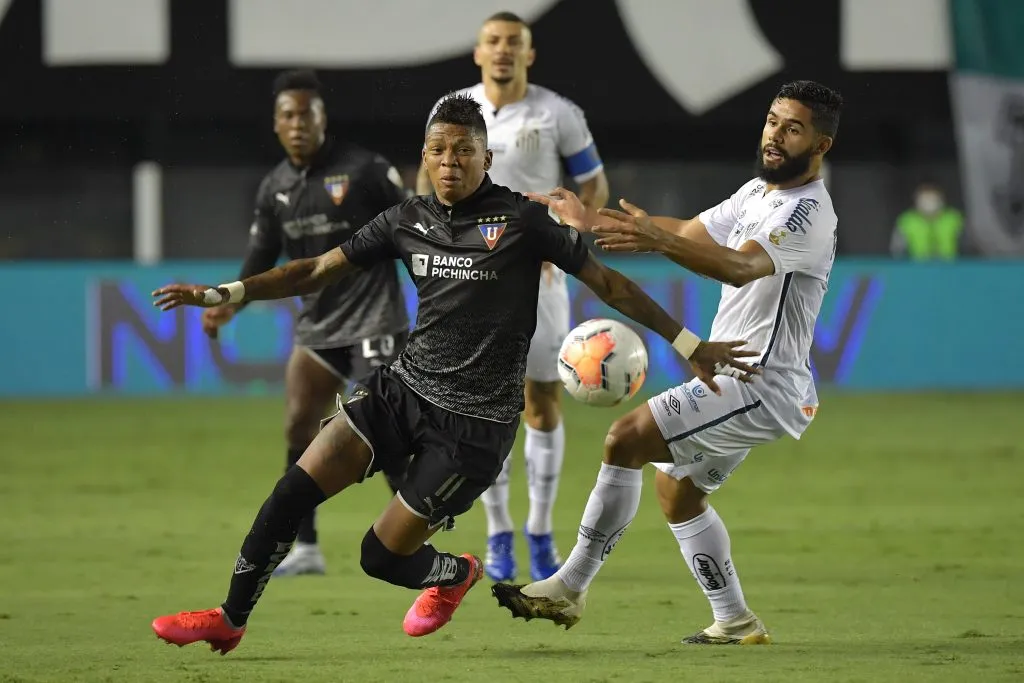 Billy Arce deve fechar com o Peixe. Foto: Nelson Almeida - Piscina/Getty Images