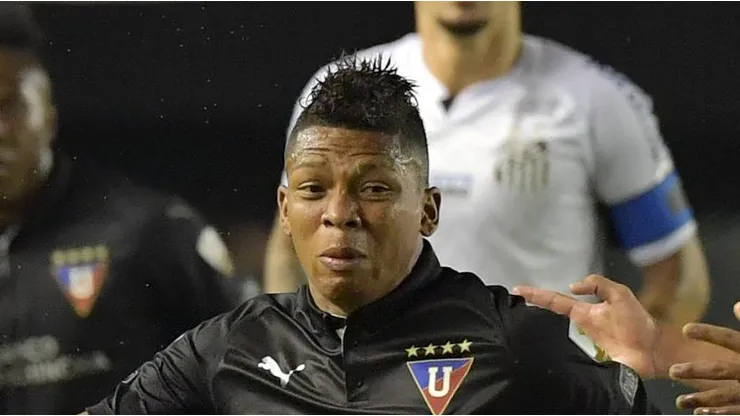 Billy Arce, ex-LDU, enfrentou o Peixão em 2020 pela Copa Libertadores.