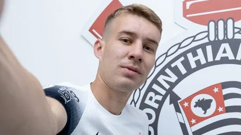 Charles em sua chegada no CT Joaquim Grava, no dia 24/07/2024. Foto: Rodrigo Coca/Ag. Corinthians