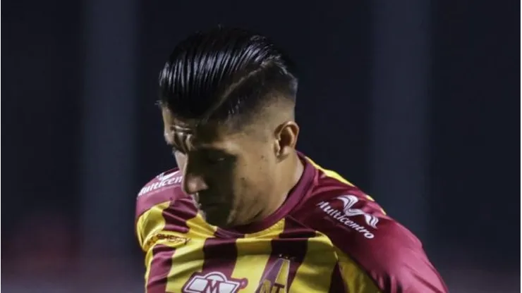 Yeison Guzmán, meia colombiano, do Deportes Tolima - Foto: Alexandre Schneider/Getty Images