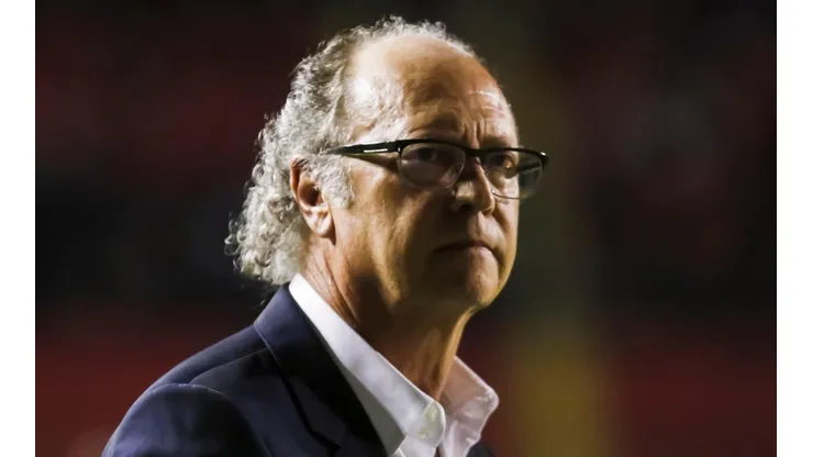 Falcão toma decisão e vende zagueiro para Europa