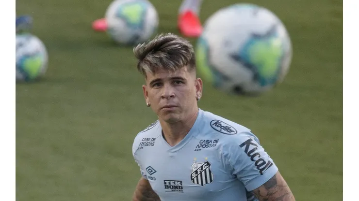 Vasco negocia para comprar parça de Soteldo no Santos