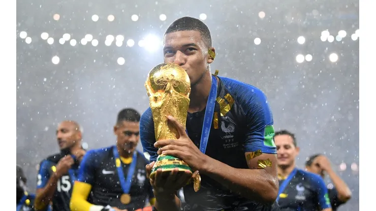 Photo by Matthias Hangst/Getty Images - Companheiro de Mbappé na Copa de 2018, se despede do futebol