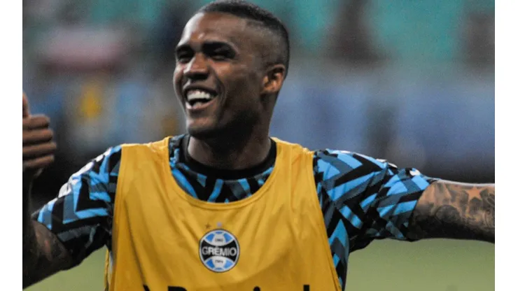 Foto: Jhony Pinho/AGIF - Douglas Costa jantou com Marcos Braz no Rio de Janeiro na última quinta (22)