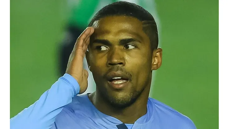 Foto: Pedro H. Tesch/AGIF - Douglas Costa não foi bem em sua passagem pelo Grêmio.