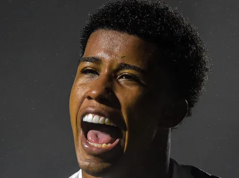 Vasco estuda chegada de volante de time paulista para vaga de Andrey