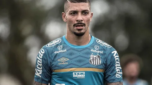 Foto: Ivan Storti/Santos FC - Alison está se recuperando de cirurgia no CT Rei Pelé