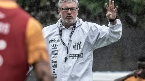 Ivan Storti/Santos - Odair esboça time titular do Santos