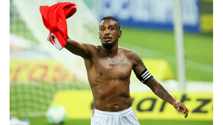 Pedro H. Tesch/AGIF - Edenílson fecha com o Atlético-MG