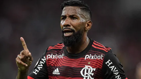 Landim recebe descontão para assinar com substituto de Rodinei