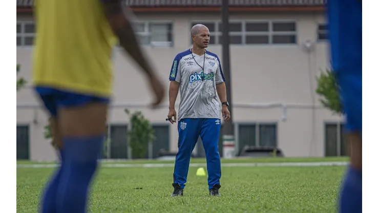 Foto: Leandro Boeira/Avaí - Alex vem planejando o elenco do Avaí para 2023