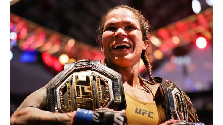 Amanda Nunes retomou o cinturão dos penas contra Peña