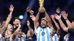 Foto: Julian Finney/Getty Images - Agüero esteve na comemoração do Tri da Argentina