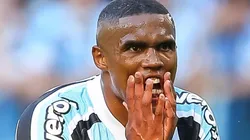 Foto: Pedro H. Tesch/AGIF - Douglas Costa pode acabar aliviando a vida do Grêmio.