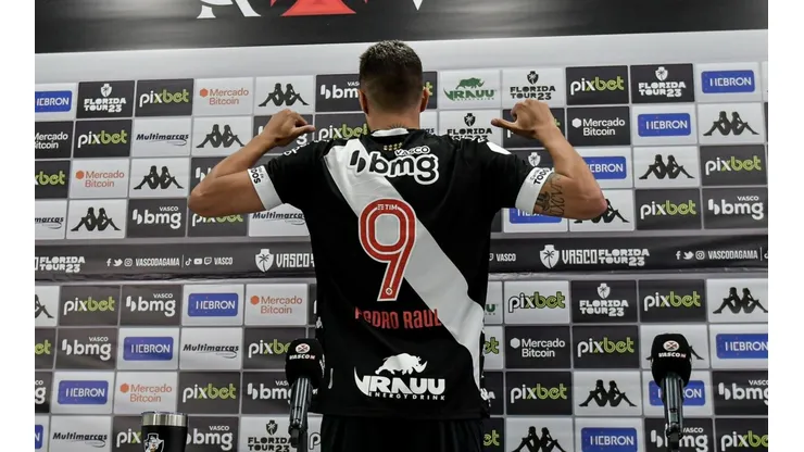 Foto: Thiago Ribeiro/AGIF - Pedro Raul já passou pelo Botafogo, rival do Vasco.