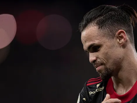 Rivais chegam para assinar com Michael e atacante avisa ao Grêmio onde vai jogar