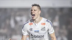 Furch comemorando o seu gol diante do Coxa. Foto: Raul Baretta/ Santos FC.