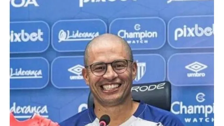 Foto: Reprodução/Avaí - Alex, técnico do Avaí em 2023
