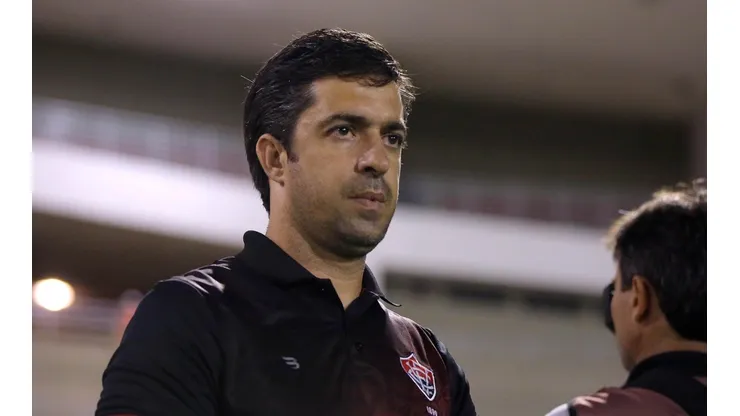 Itawi Albuquerque/AGIF - João Burse, técnico do Vitória