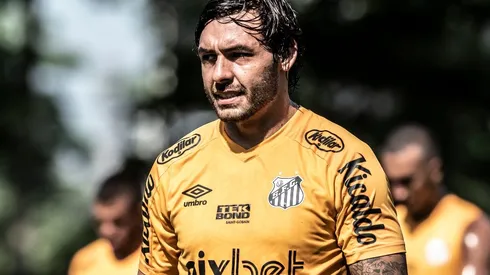 Foto: Ivan Storti/Santos FC - Goulart recebia R$ 750 mil no Santos, mesma quantia que Pity aceita ganhar em caso de vir ao Brasil