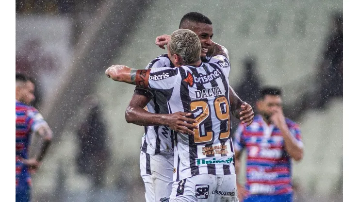 Foto: Felipe Santos / Ceará SC - Cleber (de frente) tem negociação em andamento com o São Paulo