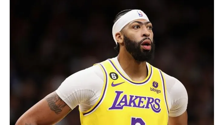 Anthony Davis se lesionou contra o Nuggets