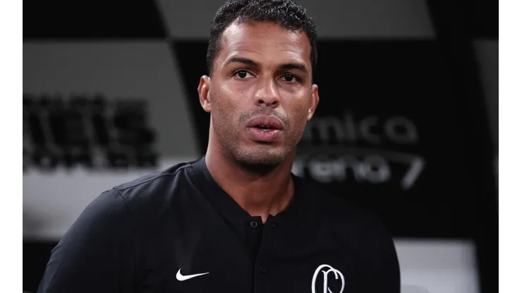 Foto: Ettore Chiereguini/AGIF - Fernando Lázaro: técnico do Corinthians vai utilizar zagueiro que foi alvo do Vasco