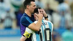 Jose Breton/Pics Action/NurPhoto via Getty Images - Lionel Scaloni abraçando Messi após título