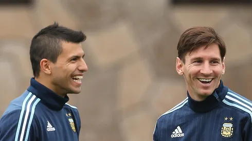 Marcelo Frias/Jam Media/Agencia Uno/AGIF - Agüero canta música polêmica no vestiário da Argentina