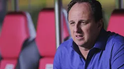 Ettore Chiereguini/AGIF. Rogério Ceni tem resposta de zagueiro