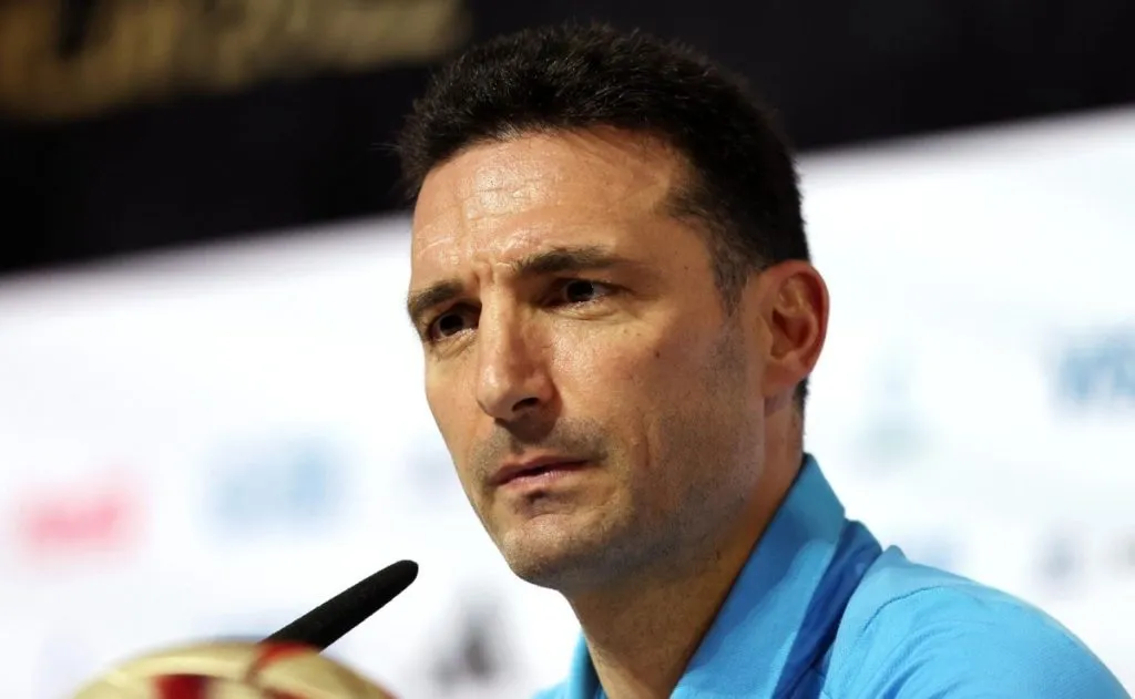 Scaloni barrou Thiago Almada em jogos da Argentina nas Eliminatórias para a Copa do Mundo