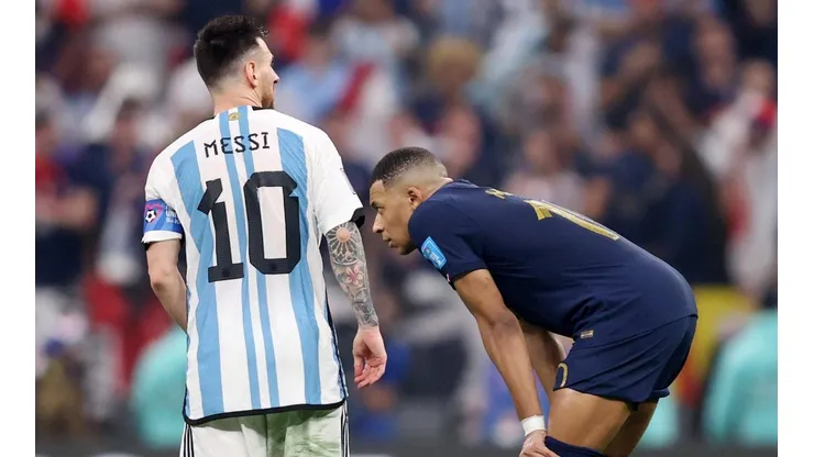 Julian Finney / Equipe / Getty Images - Messi e Mbappé na final.
