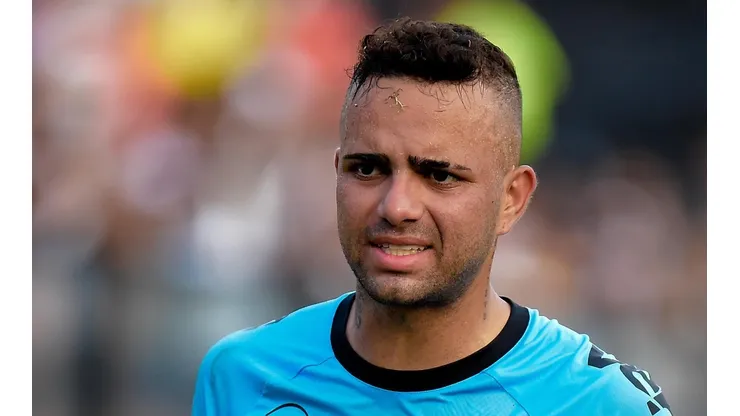 Foto: Thiago Ribeiro/AGIF - Meio-campista vive fase caótica desde que deixou o Grêmio.