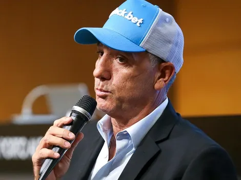 Rubro-Negro assina com ex-gremista e Renato descobre 'bomba'