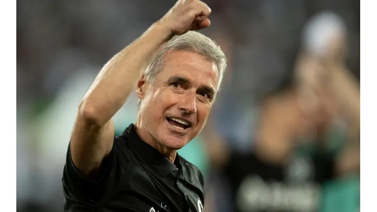 Foto: Jorge Rodrigues/AGIF - Luis Castro continua sendo o comandante do Botafogo em 2023