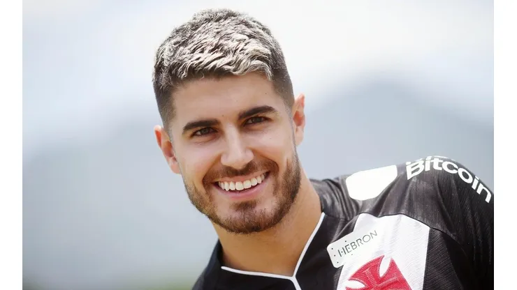 Vasco não para em Pedro Raul e vai em busca de atacante colombiano